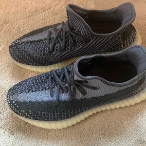 Yeezy Boost 350 carbon